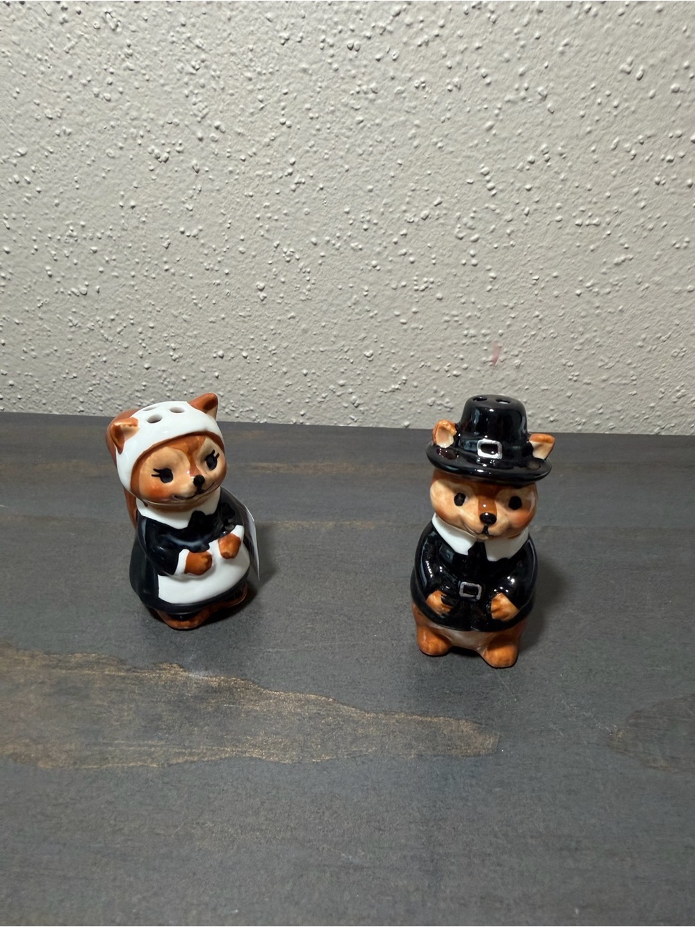 Cracker Barrel Mini Pilgrims salt and pepper shakers NWT